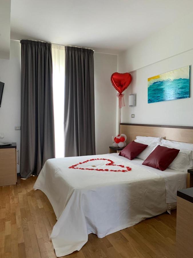 Hotel Royal Сан-Бенедетто-дель-Тронто Екстер'єр фото