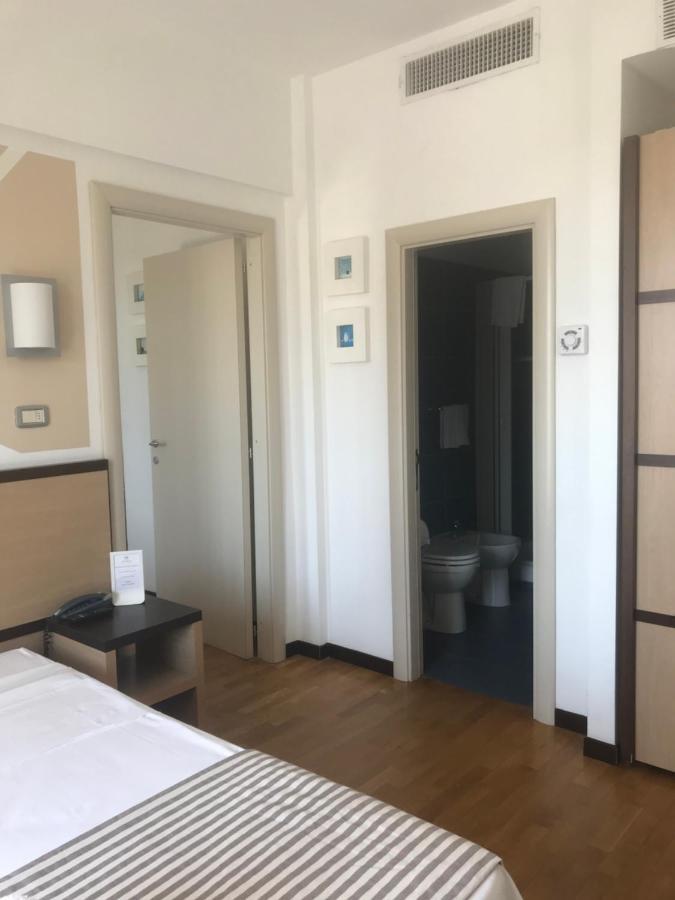 Hotel Royal Сан-Бенедетто-дель-Тронто Екстер'єр фото