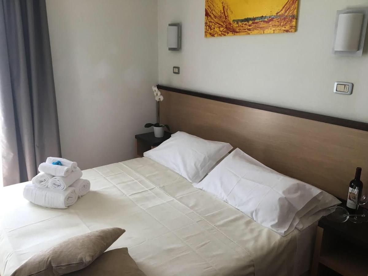 Hotel Royal Сан-Бенедетто-дель-Тронто Екстер'єр фото